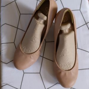 Jessica Simpson- Nude Wedge Shoe S:7